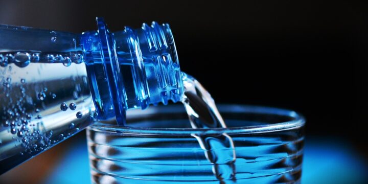 20 litros de água equivalem a quantos quilos? Entenda